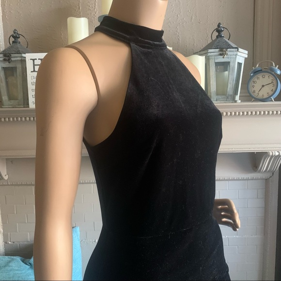 Hella Sexy! Velvet Black High Neck Sheath Bodycon Dress from Express - Picture 3 of 8